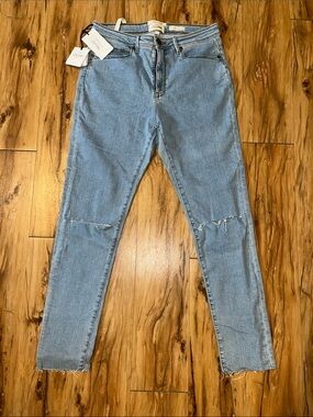 Light Blue Skinny Jeans with Knee Distressing